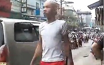 Thanh niên điều khiển giao thông bằng điếu cày biến mất